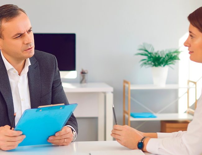 Por qué es tan difícil para los jóvenes conseguir empleo en este momento (y qué habilidades necesitan para destacar, según un experto de LinkedIn)